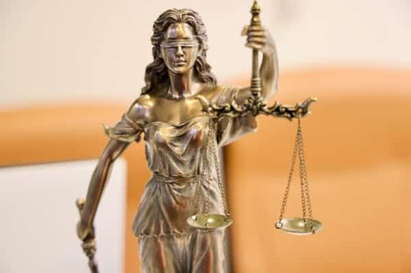 Defensa Jurídica para Empresas: Por qué no basta con tener un Seguro de Responsabilidad Civil